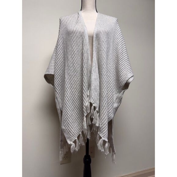 AMERICAN EAGLE Knit Fringe Sweater Poncho, Light Gray, One Size - Picture 2 of 12